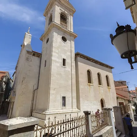Spacious Apartment Near Beach In Split Croatia *